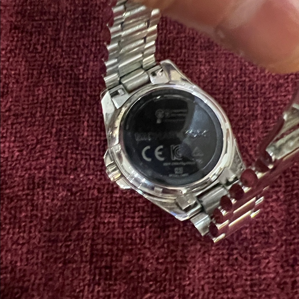Michael Kors Metallic Smartwatch - Picture 2 of 3